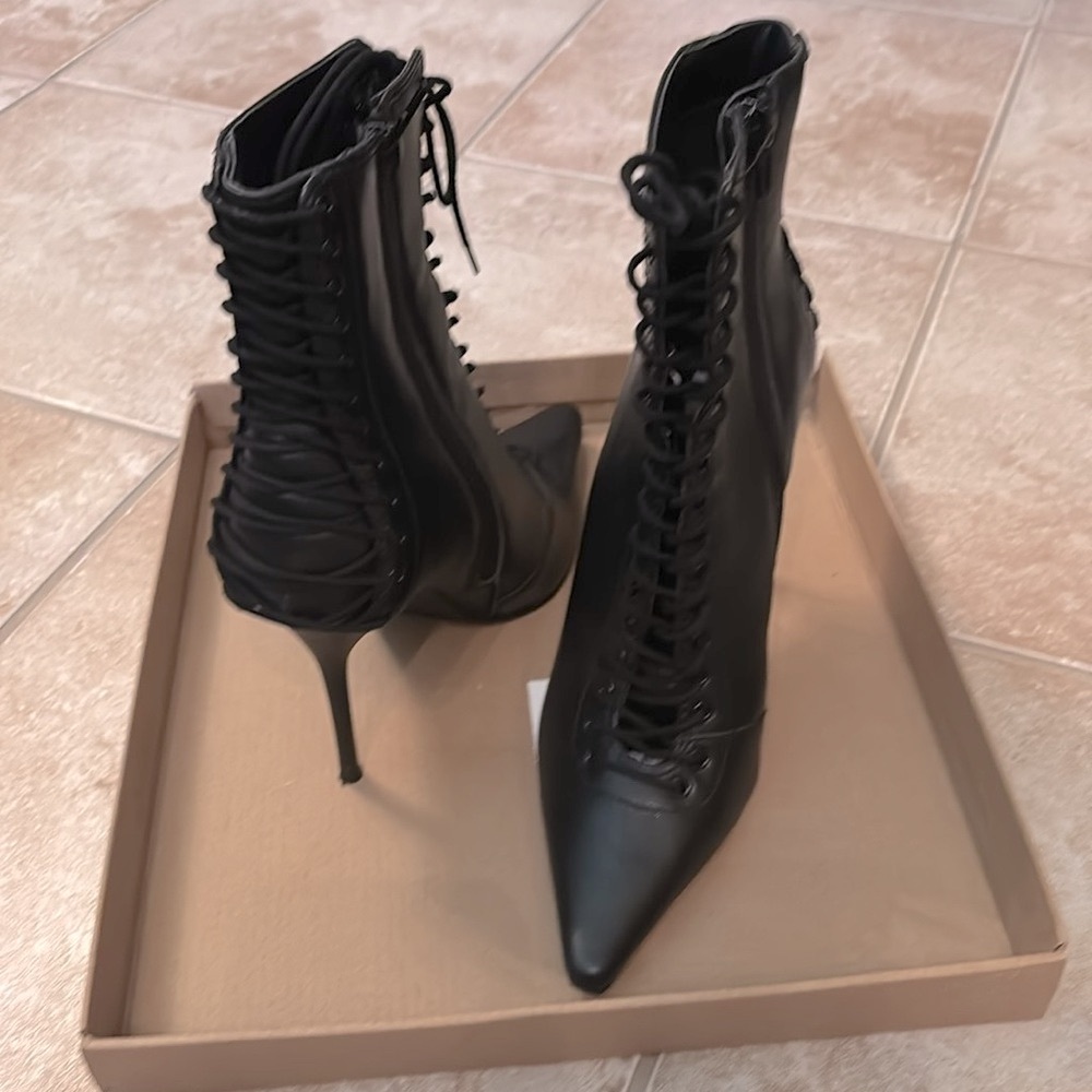 Steve Madden Black Lace-Up Heeled Boots - Picture 2 of 2